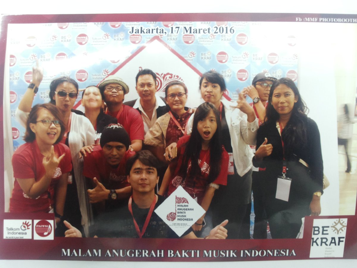 kamarmusiknusan's tweet photo. Salam utk penggemar @NACITA_MDE dari anak2 KMN  #kamarmusiknusantara https://t.co/qFkkzYlCPv https://t.co/n8G08VKU9W