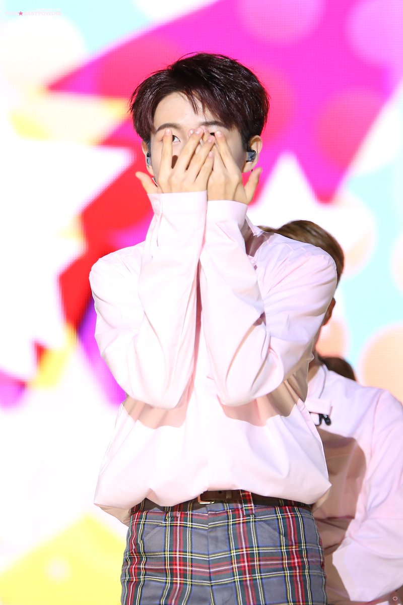 pink_babypowder's tweet photo. 161009 아송페 NCT DREAM
아깐 멋있었는데 지금은 귀여워💕
#런쥔 #인준 #RENJUN #NCT_DREAM #NCTDREAM #NCT #아송페 #CHEWINGGUM #츄잉검 #ASIASONGFESTIVAL https://t.co/yPh1zqnucP