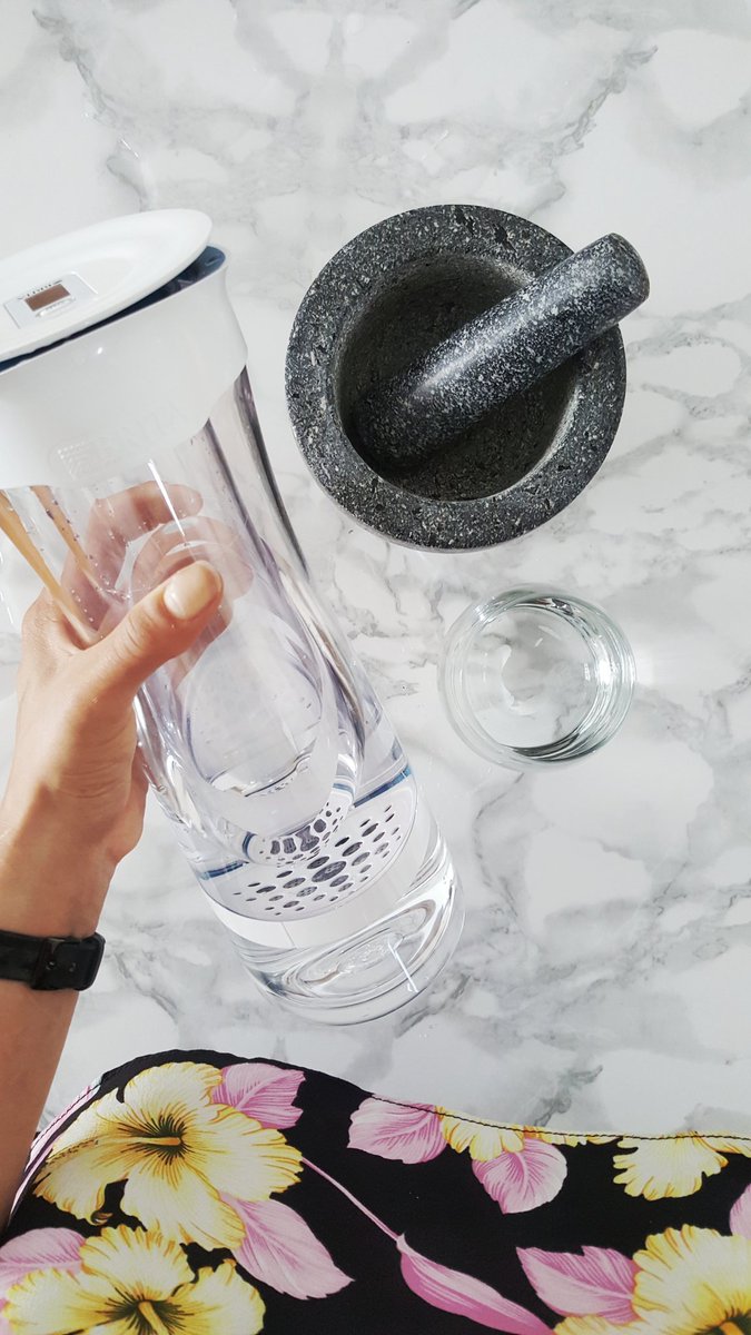 zaamissbowtie's tweet photo. Brita just made water filters so cool. Love this sleek carafe. #BRITAHydration #FilterThat https://t.co/lMCWO5NE7z