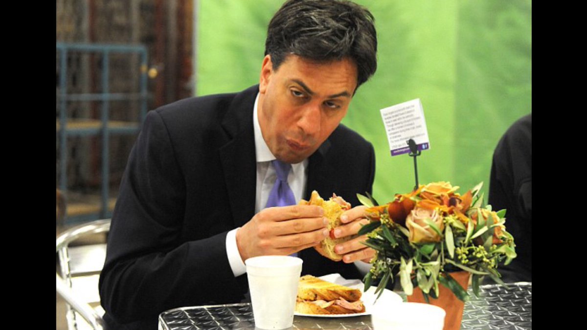 TheBlueEyedBat's tweet photo. @Ed_Miliband this basically sums you up without the need for words. https://t.co/wvqxssc2eB
