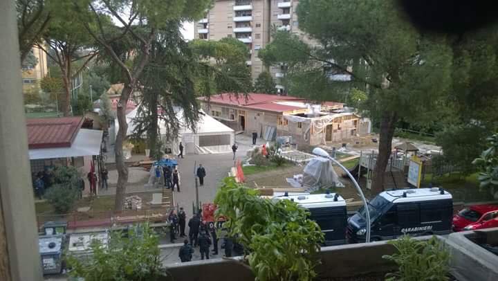 DinamoPress's tweet photo. Le forze dell'ordine all'interno del #CortoCircuito, dove attivisti e cittadini stavano ripristinando padiglione andato a fuoco nel 2012 https://t.co/waVLA8a6as