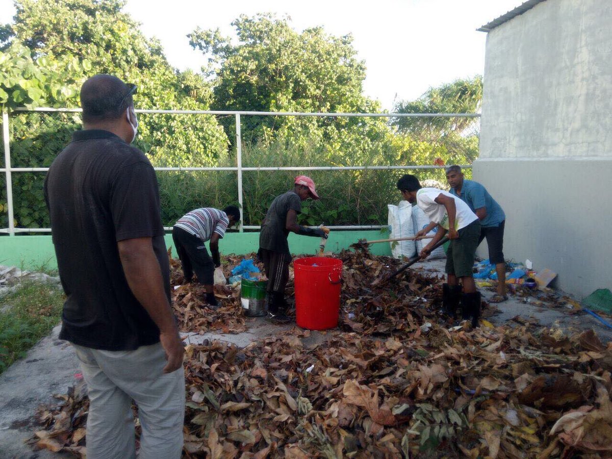 MFAORmv's tweet photo. Training on Compost Preparation for Laamu Farmers Development Cooperative Society by project #FADIP. Training conducted by Ukulhas Council. https://t.co/deFuLSOYk1