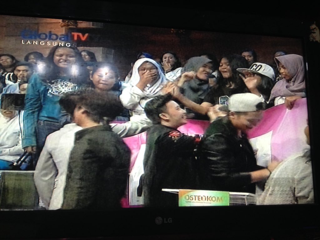 MyRTHMakassar's tweet photo. Tetap seperti ini kalian semua💖💕 @SMASHindonesia cepat cepat merealisasikan semuanya yaa😊 kita nunggu kok!! #AdaAdaAjaSBKangenSMASH https://t.co/fW4M9mXp6p