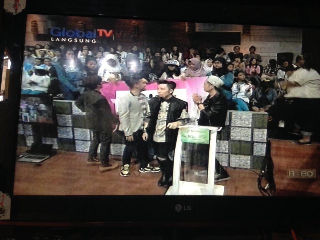 MyRTHMakassar's tweet photo. Tetap seperti ini kalian semua💖💕 @SMASHindonesia cepat cepat merealisasikan semuanya yaa😊 kita nunggu kok!! #AdaAdaAjaSBKangenSMASH https://t.co/fW4M9mXp6p