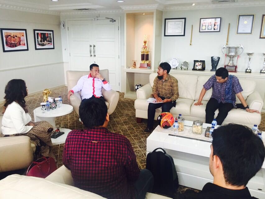 Turnamen sepakbola wanita Bengawan Solo Cup 2016 akn diselenggarakan, panitia acara bertemu Pak <a href="/imam_nahrawi/">Imam Nahrawi</a> didampingi <a href="/taufikhidayat_1/">taufik hidayat</a>