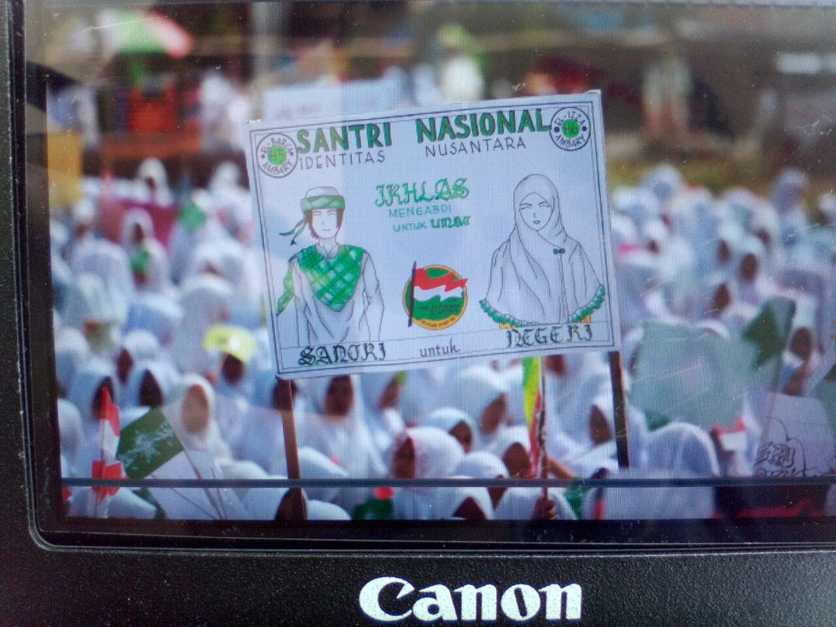 nucare_lazisnu's tweet photo. Pembukaan Kirab Hari Santri Nasional oleh Wakil Gubernur Jawa Timur, di lapangan Ponpes Darussalam, Banyuwangi.
#HariSantri 
@nu_online https://t.co/QSA3dalK8R