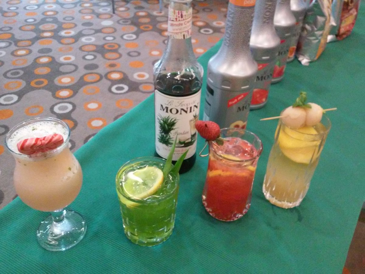 reviewapaaja's tweet photo. Monin Day di Hotel Harris Pontianak #sirupmonin #moninday https://t.co/f06ndMHiyW