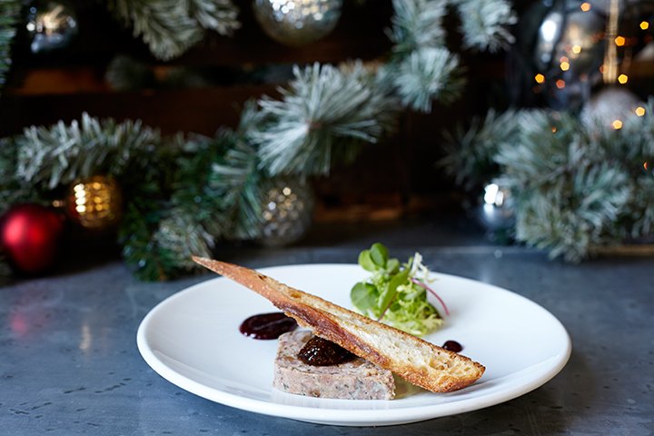 AubaineUK's tweet photo. #Win lunch for 4 from our Christmas menu - RT and follow us to enter. Winner announced 20/10 12pm https://t.co/N9UI9cID6k