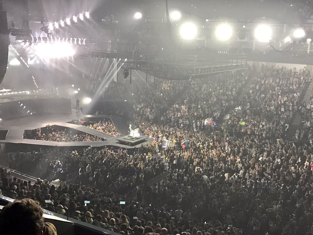 justinbieberID's tweet photo. Justin told the crowds when he was performing @London, he deleted his IG because he doesn't want to use it anymore. https://t.co/w6tWxhdMfy