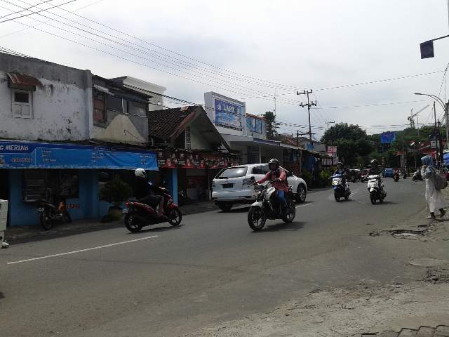 RyanAdityaBH's tweet photo. Pukul 14:08 arus lalu lintas jl.bendungan sutami terpantau ramai lancar @official_itv  @Edunewsfm  #traffic_malang Aditya Bayu.H STT 4 https://t.co/l3zuxXf4sv