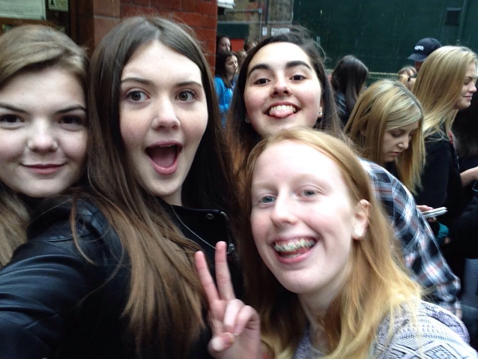 Saffy_R5's tweet photo. Can't Believe this has happened. #1YearOfR5InLondon #R5 #Frirends https://t.co/IYMICjPLWR