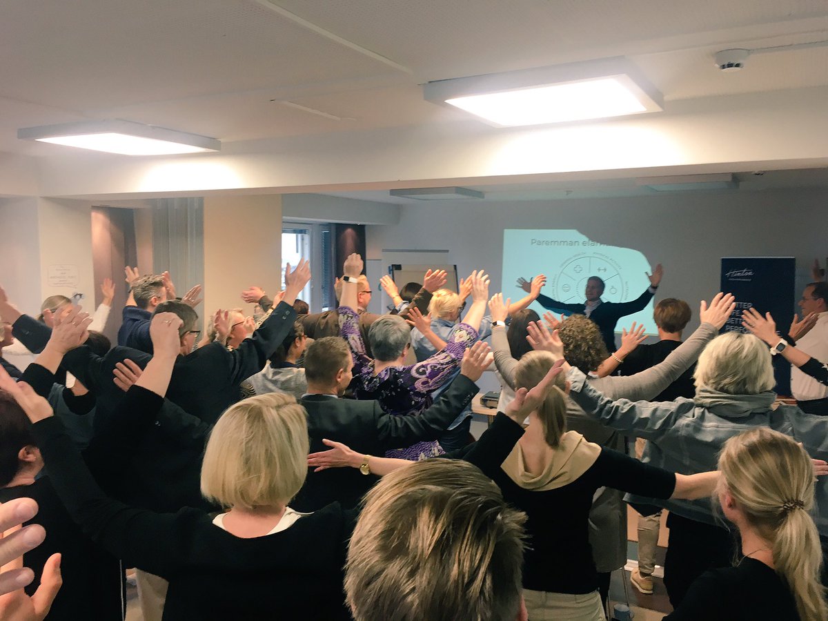HintsaPerform's tweet photo. What does biomechanics mean? Our Performace Coach, Heikki Huovinen gives a practical example at our breakfast seminar #Hyvinvointiahuipulta https://t.co/O3I16gQwKV