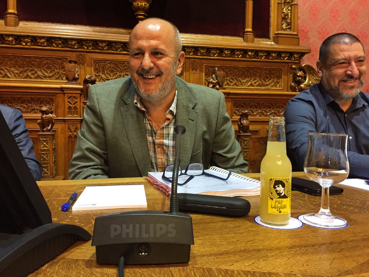JoanFMassot's tweet photo. Avui al ple no beurem aigua, beurem PepLemon! Tot el suport del Consell a @lemon_pep, denunciat per la multinacional @pepsi #PepsiNoMePipses https://t.co/LR5cMCyD6N