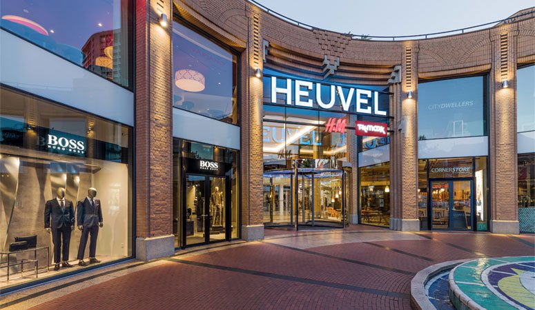 InstoreOnline's tweet photo. Deurprimeur van wereldformaat - @Bauporte @heuveleindhoven @vanakenarch https://t.co/3nSvrJPWNx https://t.co/KIIaGHOV9o