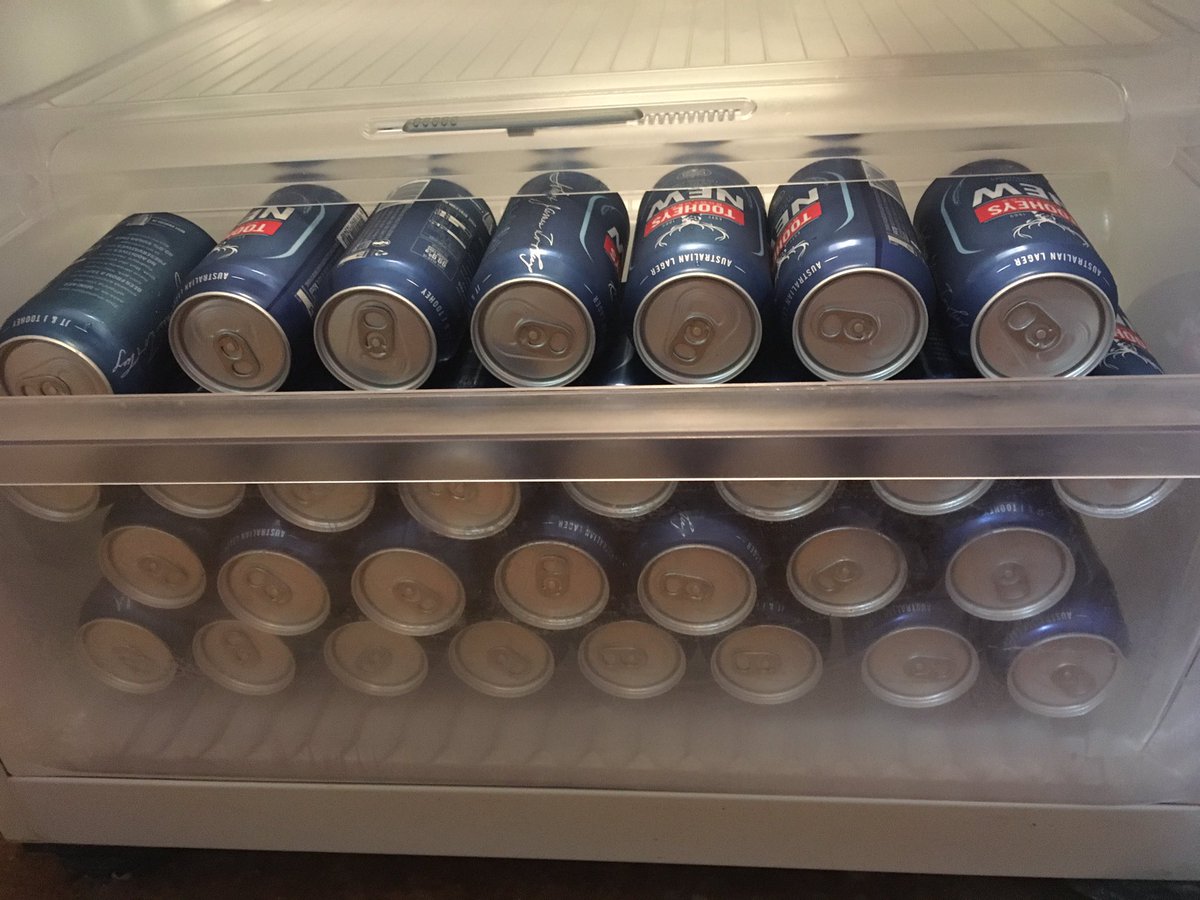 JasinGee's tweet photo. .@Talk2Cleo and I gonna suck back a few tinnies! #Straya #CycloneCleo https://t.co/TuhMTYNSbO