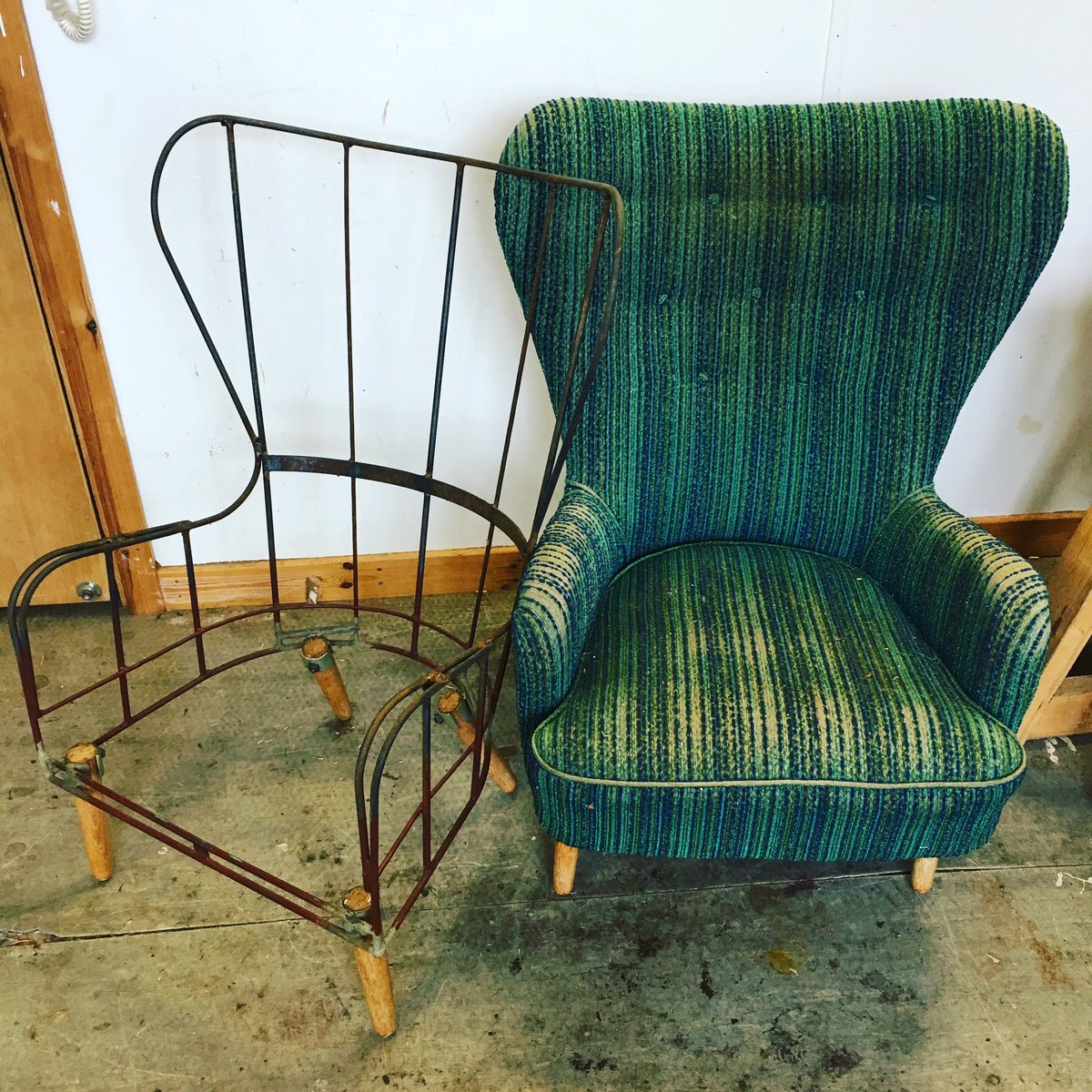 south_rachael's tweet image. Hello Ernest Race, one stripped one to go! #ernestrace #ironframe #skeleton #upholstery #stripping