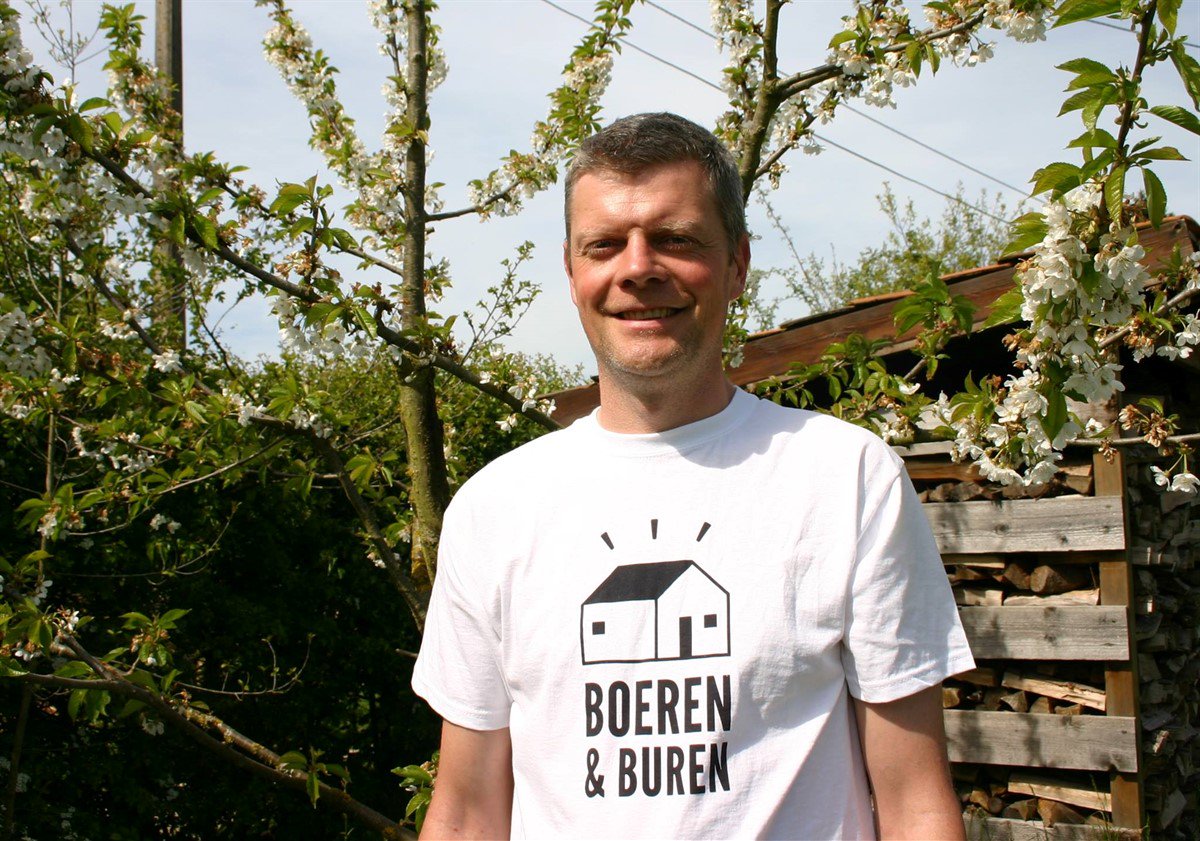 GetTogetherEcon's tweet photo. 'Menselijker, ecologischer & eerlijker systeem vr consumenten, boeren & producenten' Joep Fourneau #Buurderij #DePit #Diest - 16/10 #GTE2016 https://t.co/IiwrDEPsaj