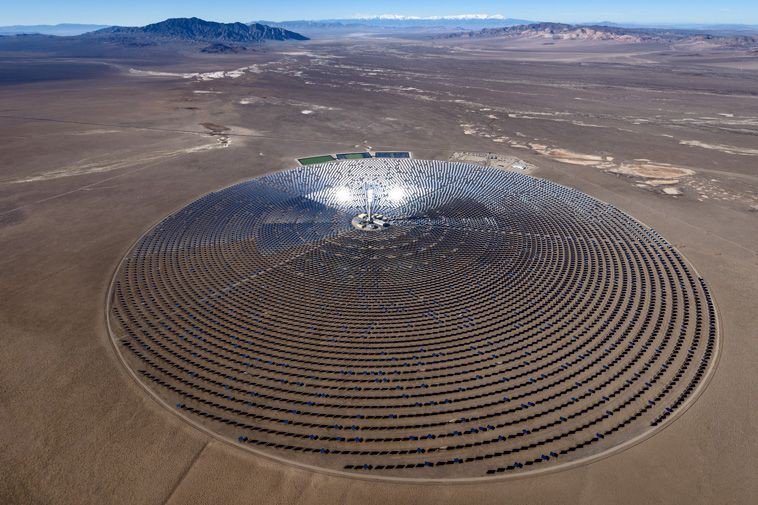 UNBiodiversity's tweet photo. Shinny! "World's Largest Solar Project Would Generate Electricity 24 Hours a Day, Power 1 Million Homes"   @EcoWatch https://t.co/ROOBdhIh11 https://t.co/0OzsftJs1L
