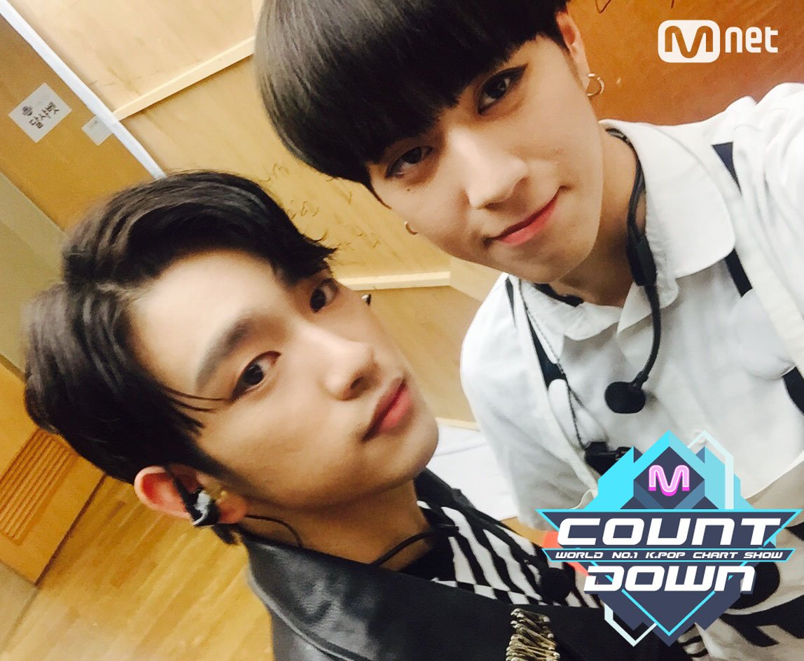 MnetMcountdown's tweet photo. 오늘의 스풰셜 손님MC ! #아가새 소리 쥘러~~~ #GOT7 과 함께하는  #엠카운트다운 !!과연 일곱명 중 어떤 멤버들이 손님MC로 서게 될지~~벌써부터 설렘대잔치! 6시에 만나요~!! https://t.co/2YfTOLxnbI