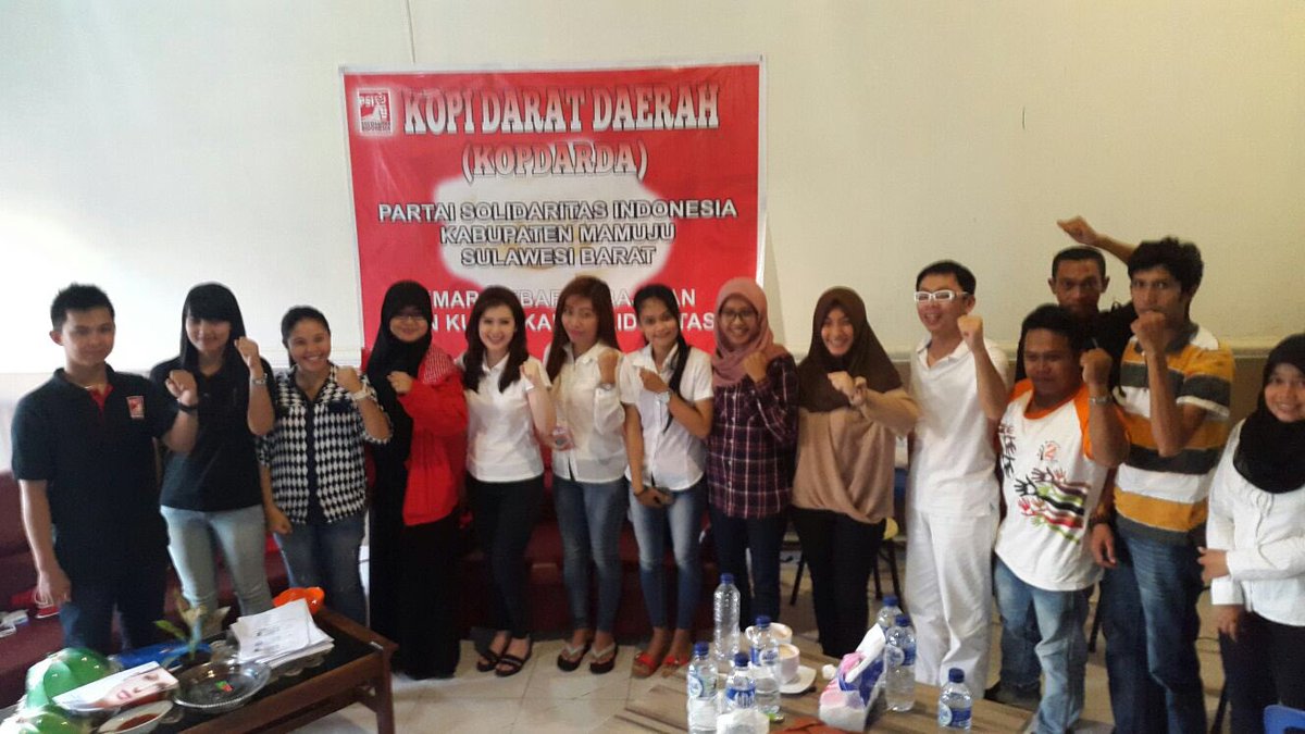 grace_nat's tweet photo. Kopdar dgn bro&amp;sis di Mamuju,Sulbar. tempat boleh sederhana, semangat luar biasa :) #AnakMudaPilihPSI https://t.co/p3D4jcImTp