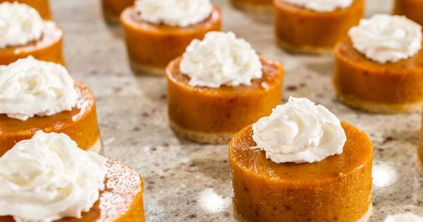 JanosMedyx's tweet image. #DESSERTS &amp;amp; #FRUITS : Family will gobble up this easy #ThanksgivingHack! Take a 2” biscuit… ift.tt/2d96lsi