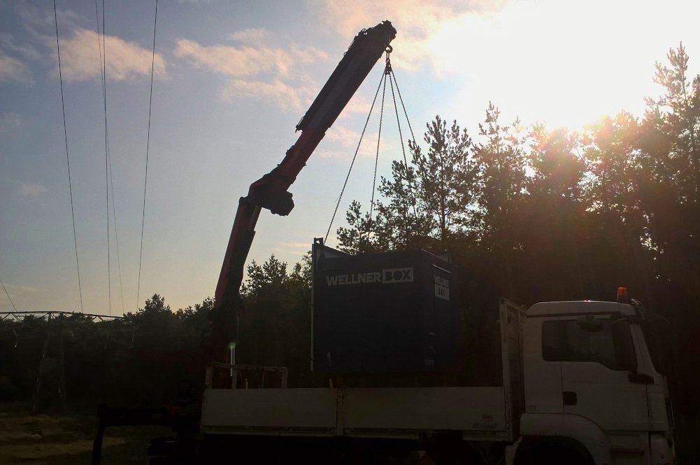 WellnerGmbH's tweet image. Die Baustelle zieht um,die #WellnerBOX zieht mit. Unsere mobile Überwachungslösung im Einsatz für #Mitnetz Strom bei Wittenberg.