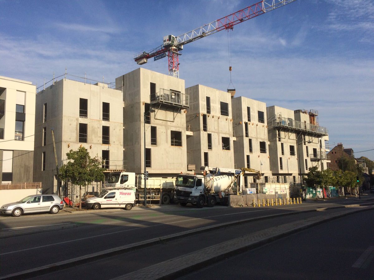 cabarchitectes's tweet photo. Le chantier des logements "Absolu" avance sous le soleil de Rennes! #workinprogress #dwelling #rennes #cabarchitectes #teamarchi https://t.co/VnFqTk9Qvp
