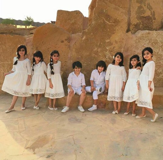 ㅤㅤㅤㅤㅤㅤㅤبعض آلمشاعر عندمآ تَسكنك . . تهديك كل الفصول . . في آنٍ واحد وتسكنك آبجديات كل الأوقات من فجر الطهر . . إلى مساءآت الحنين ❣
ㅤ