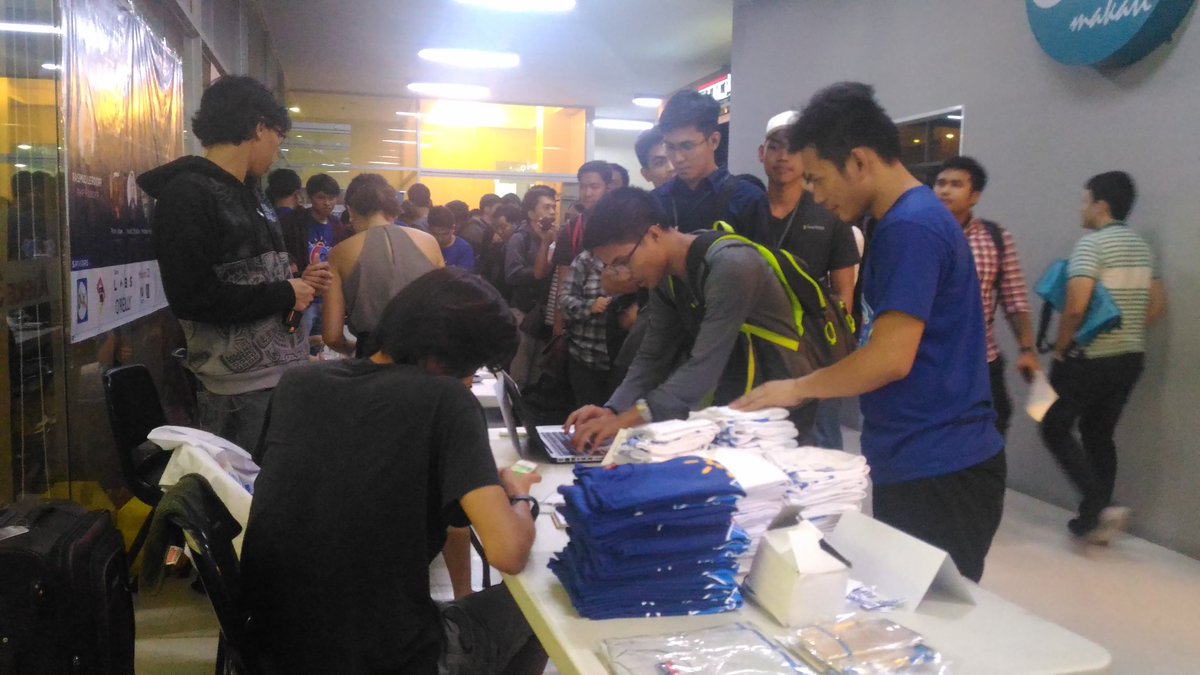 PHPConfPH's tweet photo. TO END THE FIRST DAY WE'LL BE GIVING AWAY LIMITED DRUPAL SHIRTS!!!! #phpconfph2016 #php #php7 #phpughph #phpconfph #LAMP #wordpress 😁👍 https://t.co/ew5jfDXkOR