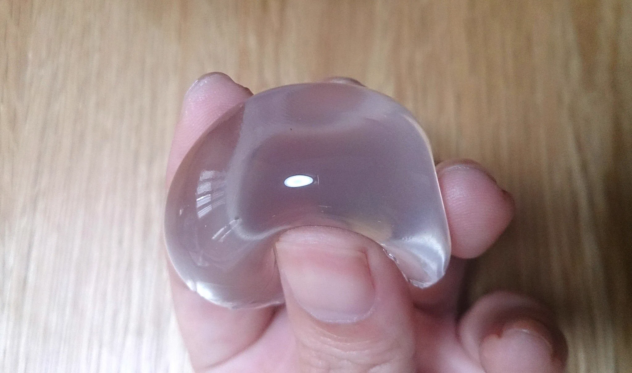 え!水が掴めるの?不思議な水がめっちゃ気持ちよさそうww