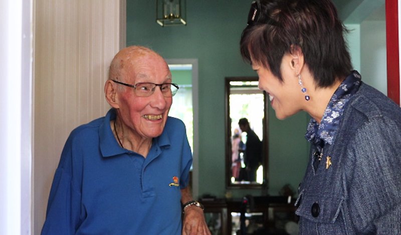 SPLCDOTCA's tweet photo. @SooWongMPP joins us on a Meals on Wheels run for a 91 y/0 client for MOW week! https://t.co/SKLevuXs0o #communitysupportstories @OCSAtweets https://t.co/dYyUY2tzZg