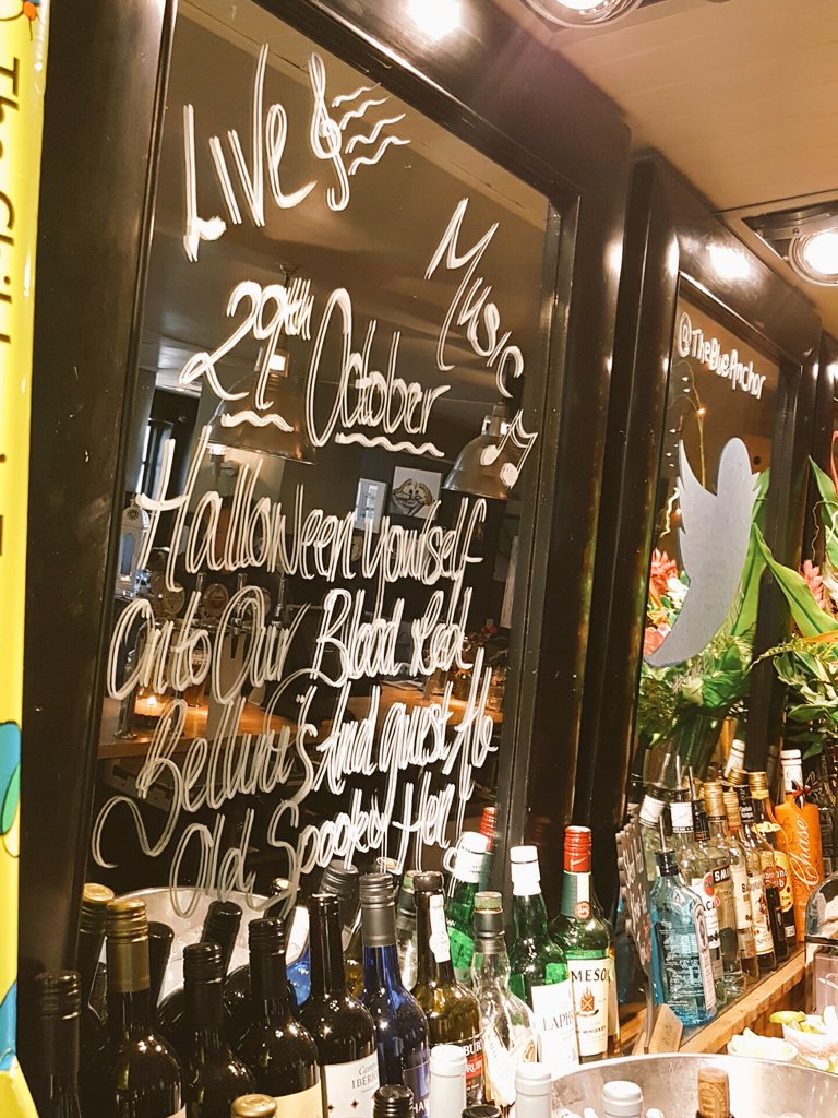 TheBlueAnchor's tweet photo. Live music with @DaveLa92, Halloween style on Saturday the 29th of October from 7! #party #tadworth #halloween #dressup #livemusic https://t.co/4UKdINBfrt