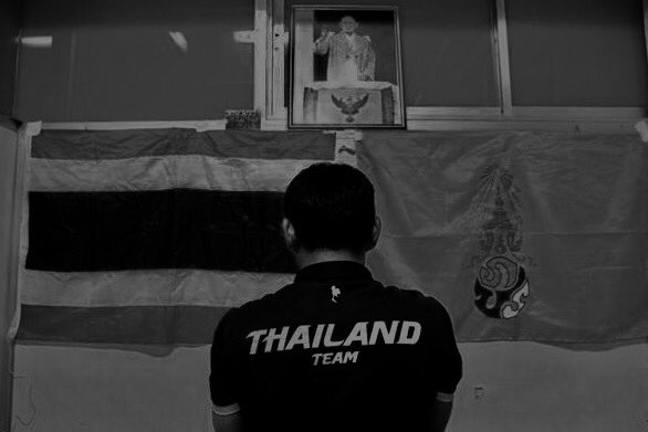 Tw_aof_th10's tweet photo. One person caring for millions of people###🇹🇭Father of Thailand ###king of Thailand🇹🇭😭😭 https://t.co/hTpZeNbkO2