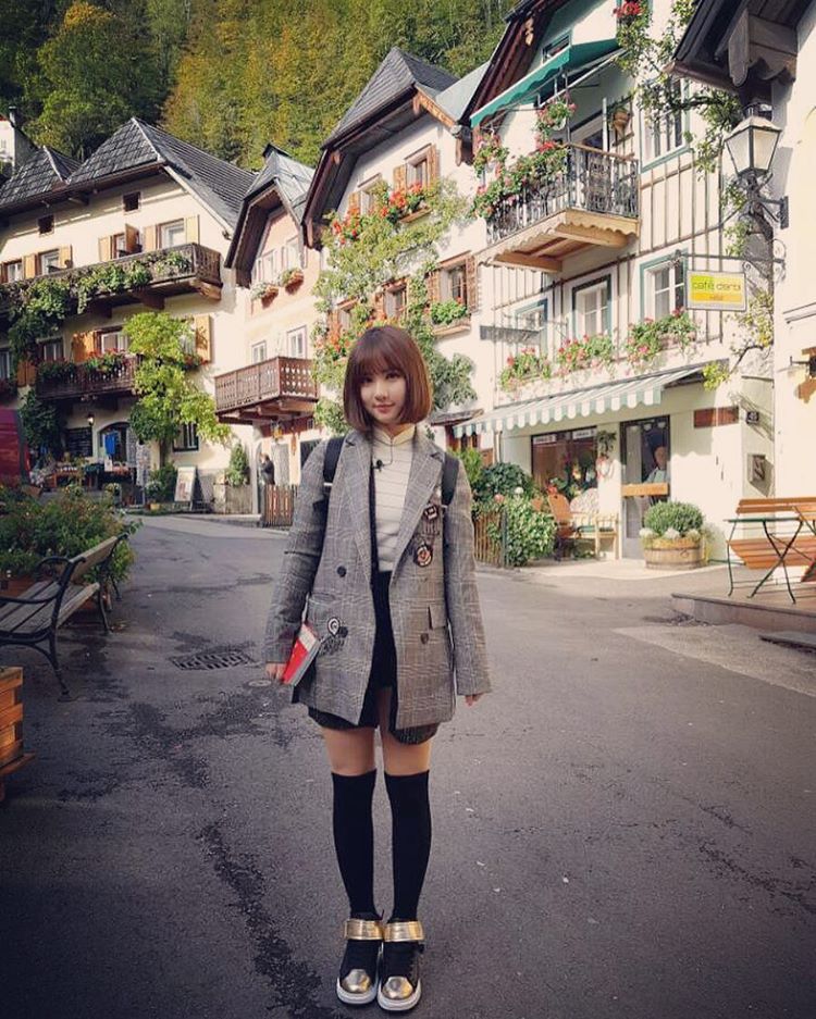 GFRDofficials's tweet photo. #여자친구 #GFRIEND #은하 여자친구가사랑한유럽 #skyTravel #austria #오스트리아 #할슈타트 #hallstatt 으나🍭 https://t.co/ffu9wJJLvN https://t.co/SXSpXXQSzB