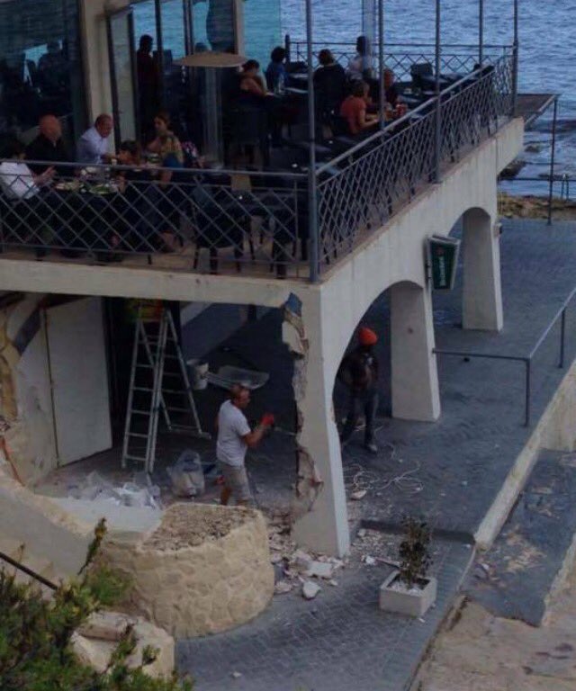 mybuilder's tweet photo. Health and safety. 😕 #tradetalk https://t.co/src9v6taDq
