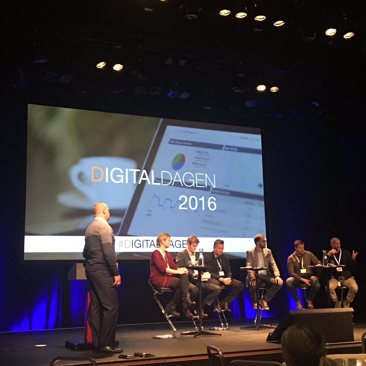 amanda_haugland's tweet photo. Dagens: god kundeinnsikt, gode historier, snakk om omgivelser rundt produktet ikke bare produktet, bli kundedrevet! #digitaldagen https://t.co/RmjIzZqvon