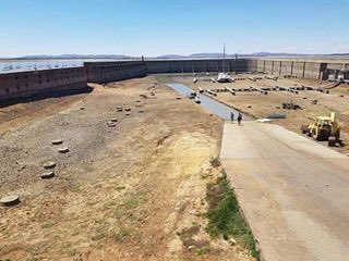 CityofJoburgZA's tweet image. Vaal dam, let's pray for rain #WaterRestrictions^TK