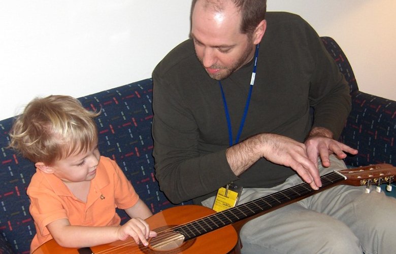 What a neat job music therapist David Knott has at <a href="/seattlechildren/">Seattle Children's</a>'s. seattletimes.com/nwshowcase/car… #MusicTherapy