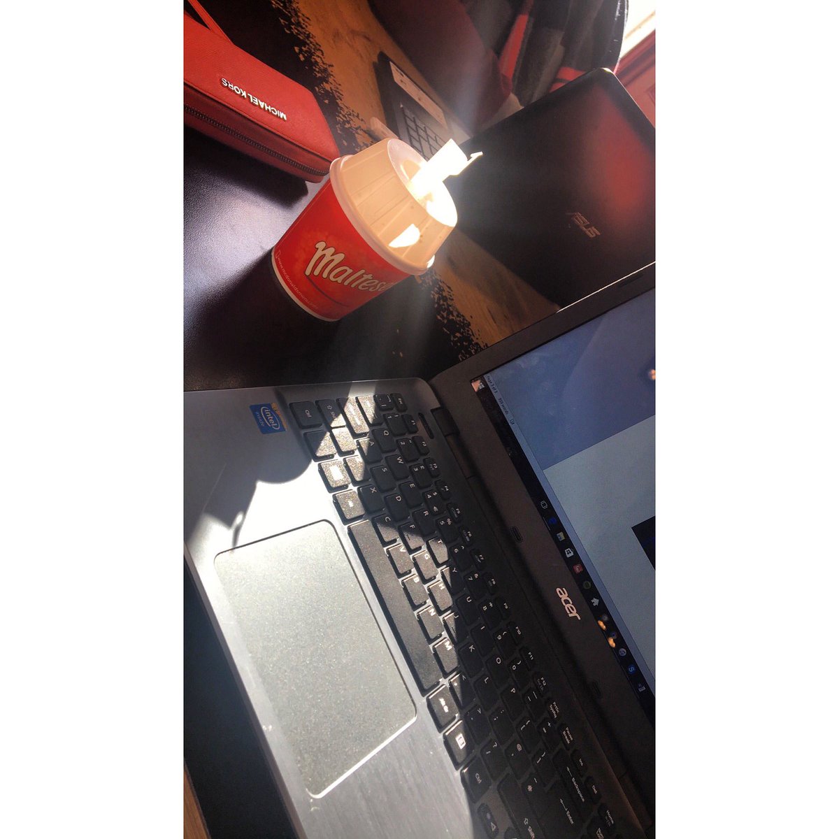 alongcamebecs_'s tweet photo. McDonald's and assignments 💘 https://t.co/BZnBjOeN0s