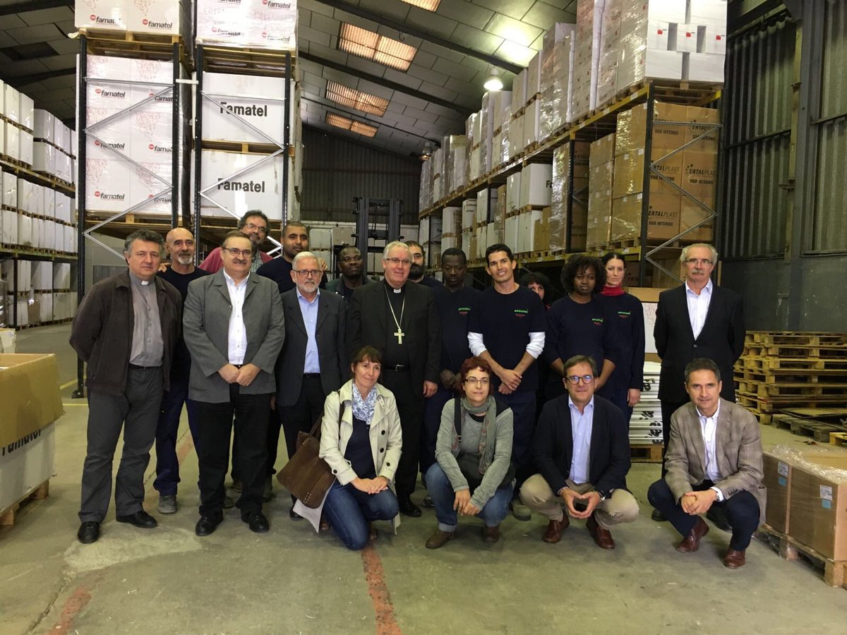 ArzobispoSaiz's tweet photo. Agraïment a l'empresa #FAMATEL de #LliçàdeVall i a #CàritasDiocesanadeTerrassa pel projecte d'inserció laboral que dóna feina a 18 persones. https://t.co/Uhtyl7M06Z