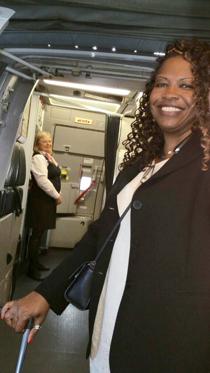 JLANSolutions's tweet photo. @AmericanAir 💗 your flight attendants wearing #BreastCancerAwarenessMonth pink!
#FAAMA2016 provided a wealth of information! Headed home! https://t.co/RyX95gV6B2