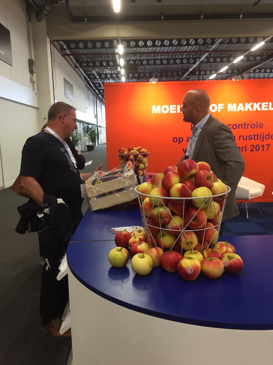 SFMobiliteit's tweet photo. Workshop SFT over gebruik van #boordcomputer #taxi bij cao-controles goed bezocht op #taxiexpo. https://t.co/OSZzzTJIqn