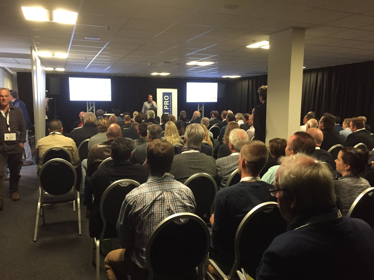 SFMobiliteit's tweet photo. Workshop SFT over gebruik van #boordcomputer #taxi bij cao-controles goed bezocht op #taxiexpo. https://t.co/OSZzzTJIqn