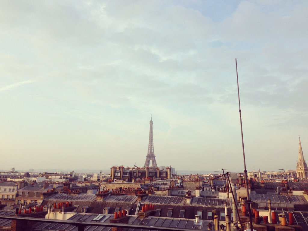 AnneLaureFaou's tweet photo. Merci @Ogilvy_Paris pour le #learningcoffee et la magnifique vue de votre terrasse 😬 https://t.co/MGIOLFljyR