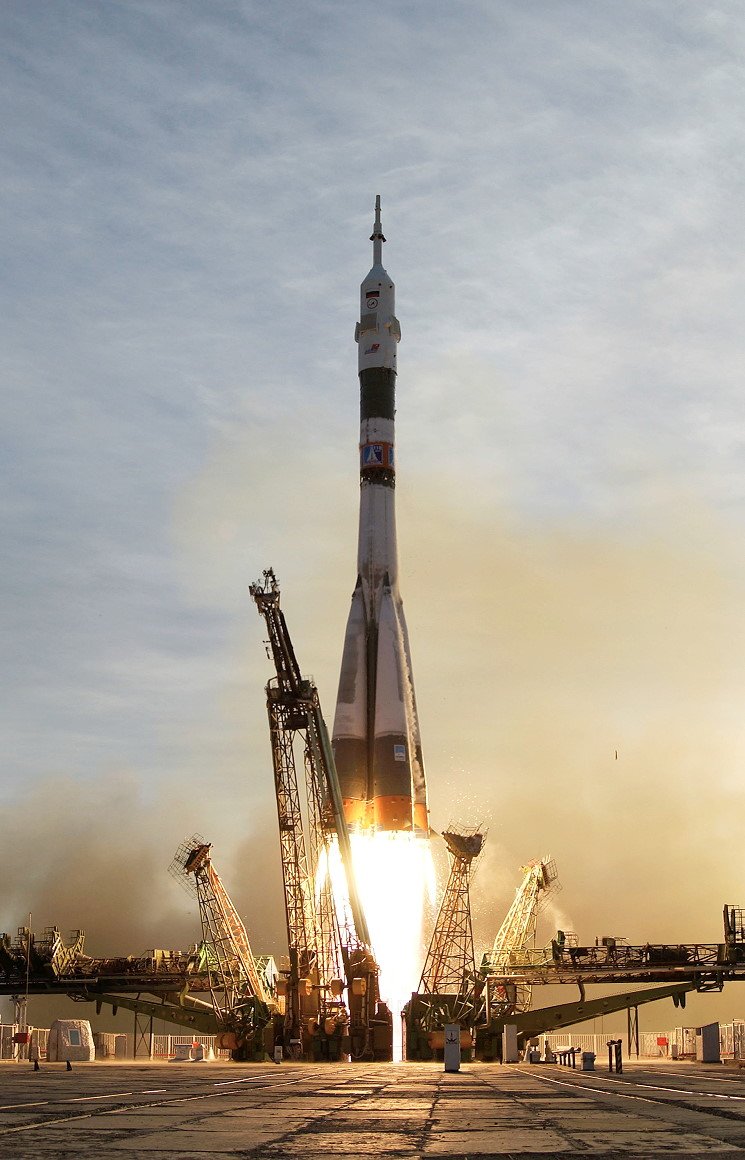 ShuttleAlmanac's tweet photo. Oct. 13, 2004 - Launch of Soyuz-TMA5 #Exp10 to the #ISS with @AstroDude Sharipov and Shargin. https://t.co/FGHjSE11SW