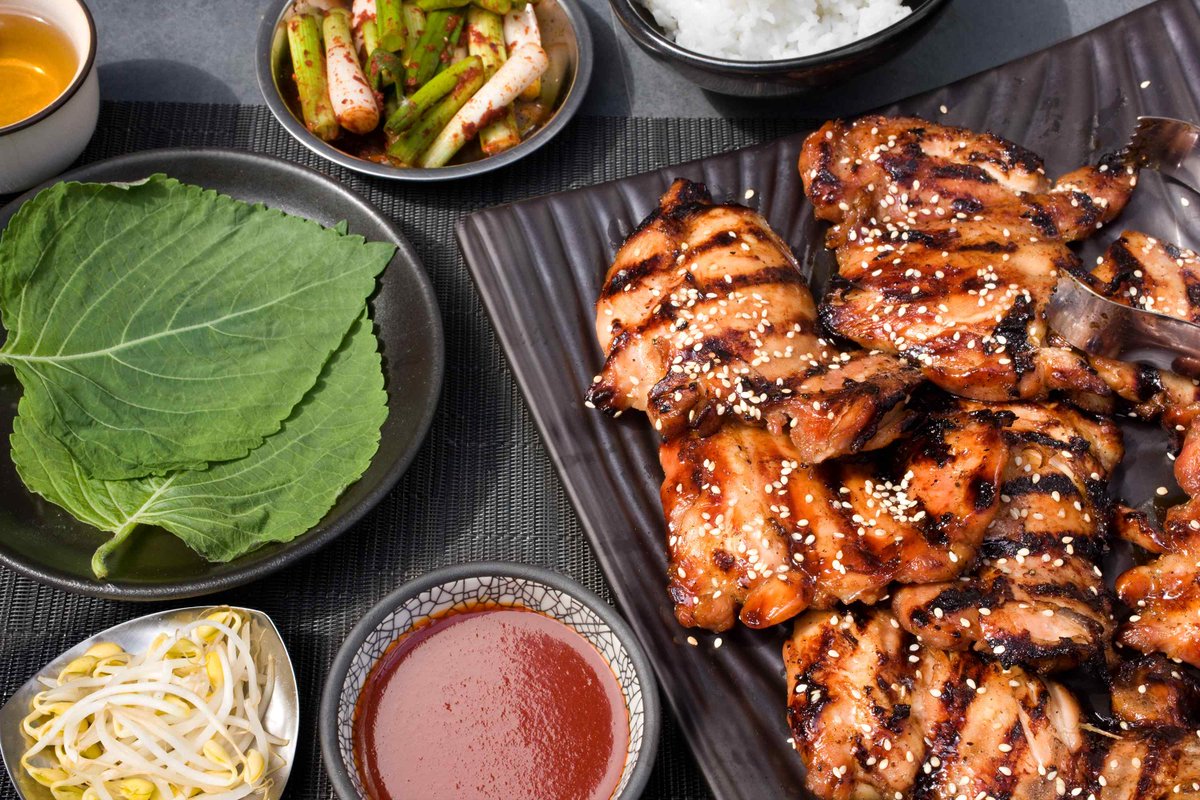 HealthFactoryAE's tweet image. Our delicious 'Korean BBQ chicken wrapped in tortillas' are absolutely yummy and just have 267 calories #Health #delicious #calorie #BBQ