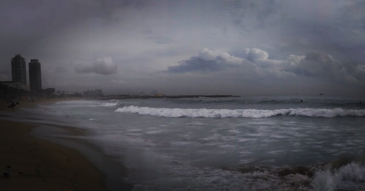 ProvokeBrand's tweet photo. Good day for #surfing in #Barcelona ! 🏄🌊 
#provoke #weprovoke #surf #Barceloneta #Beach #espumeo #torresmapfre https://t.co/3GFyttc3Lb