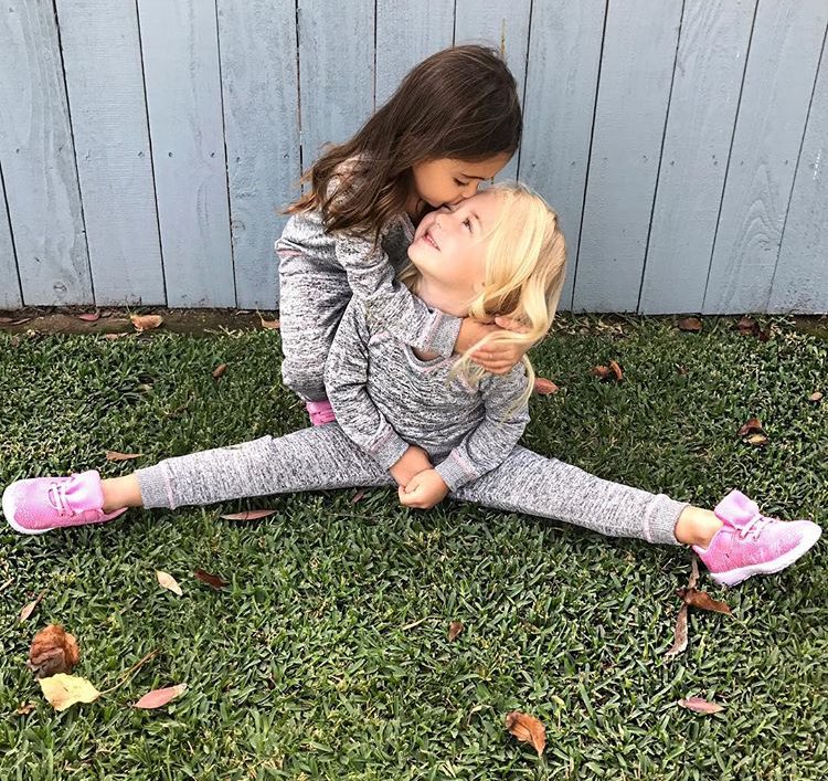 foreverand4ava's tweet photo. You'll be my bestie forever 👧🏽👧🏼💕 @avamariefoley @everleighroses https://t.co/XQJ4lAs1lM