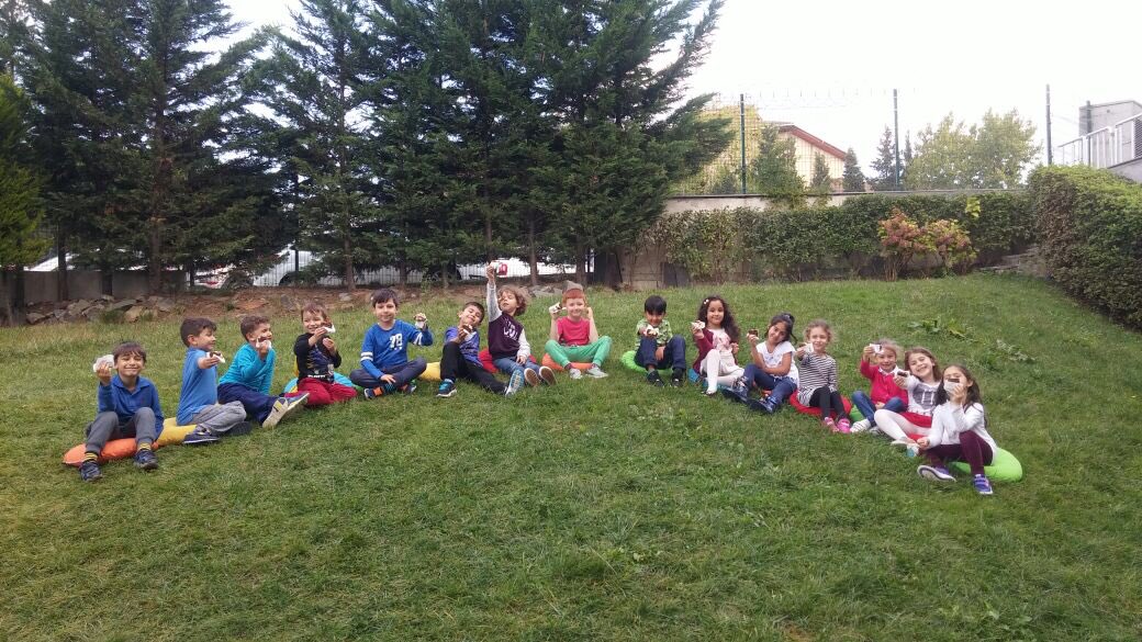 ielev125yilao's tweet photo. Penguenler ve Yunuslar sınıfımız yapmış oldukları keki afiyetle yediler. @ielev125yilao #ielevdebugun https://t.co/VLZjNMjRU8