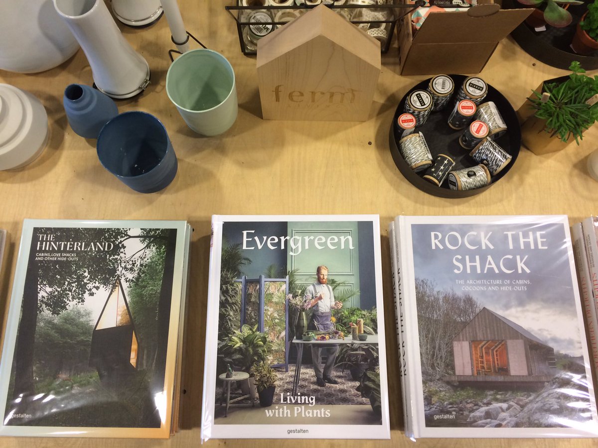 We hebben weer prachtige nieuwe boeken binnen van @GestaltenNews #folkstore #groningen #gestalten ##evergreen